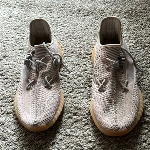 Yeezy Boost 350 V2 Synth (Non-Reflective) - Size 13, 9/10 condition